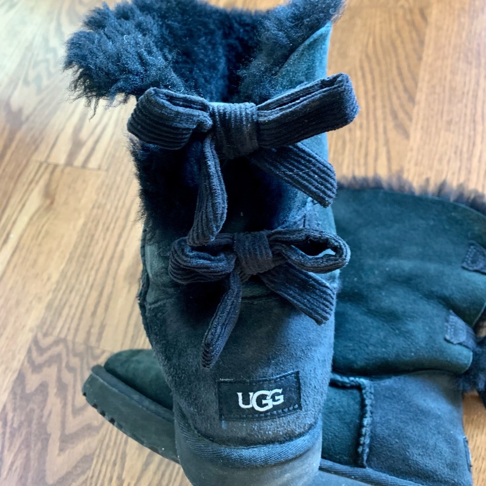 Ugg Medium Length Boots with Bows